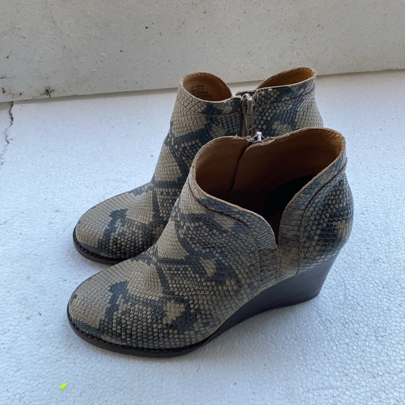 Lucky Brand Basel Double Zip Bootie in Chinchilla Slither Colorway Size 7M - Picture 4 of 16